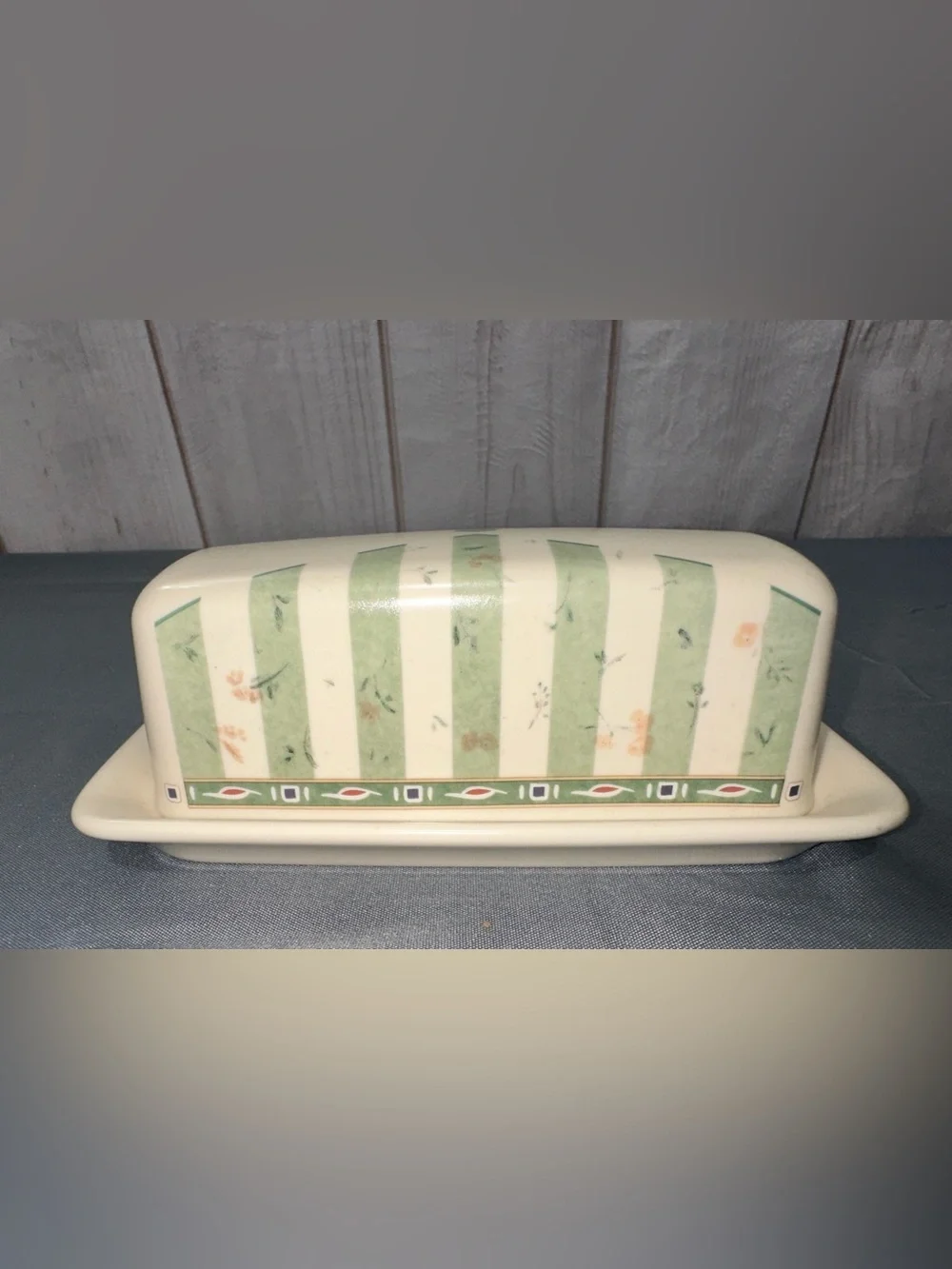 Pfaltzgraff Naturewood 1/4 LB Covered Butter Dish